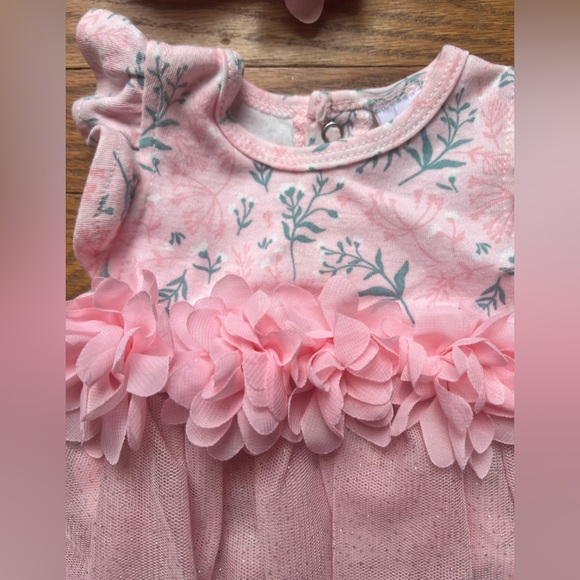 NWOT Pink Floral Baby Dress, Headband & Bib Set with tulle skirt size 0-3month - Picture 3 of 8